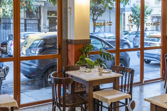 Το εστιατόριο - ελεβέ καφενείο Φλάρος στο Παγκράτι 7