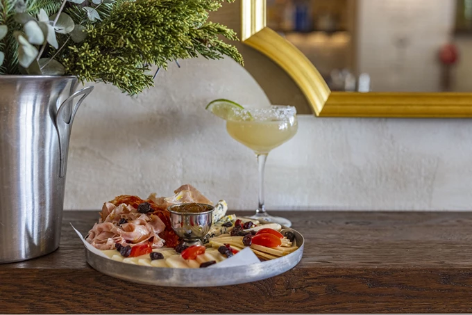 Το μπαρ Δι’ Ευχών στο Μετς 9