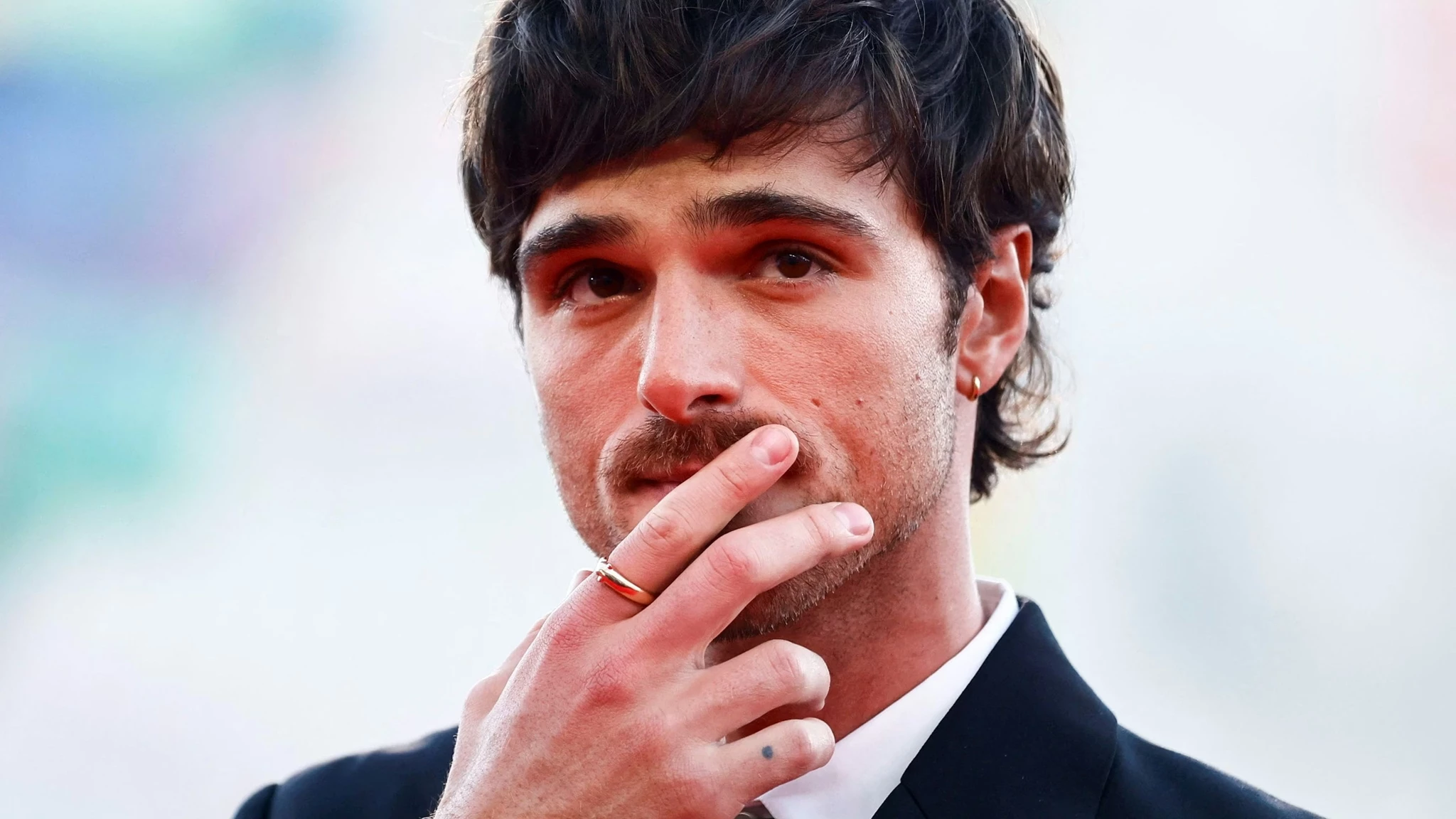 Πώς θα σας φαινόταν ο Τζέικομπ Ελόρντι στον ρόλο του Τζέιμς Μποντ;