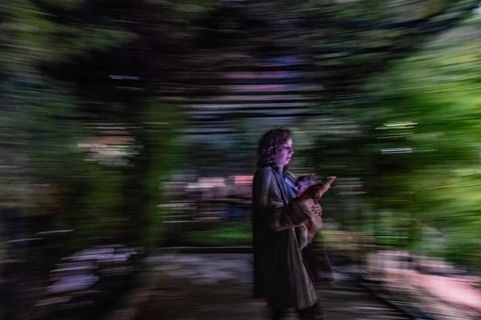 Μαρία Σιδέρη, What will I, a poem of Suheir Hammad, Outraged by Pleasure, Κτίριο Νόμπελ Χαλάνδρι, φωτό Γ.Χατζηασλάνης, 2023