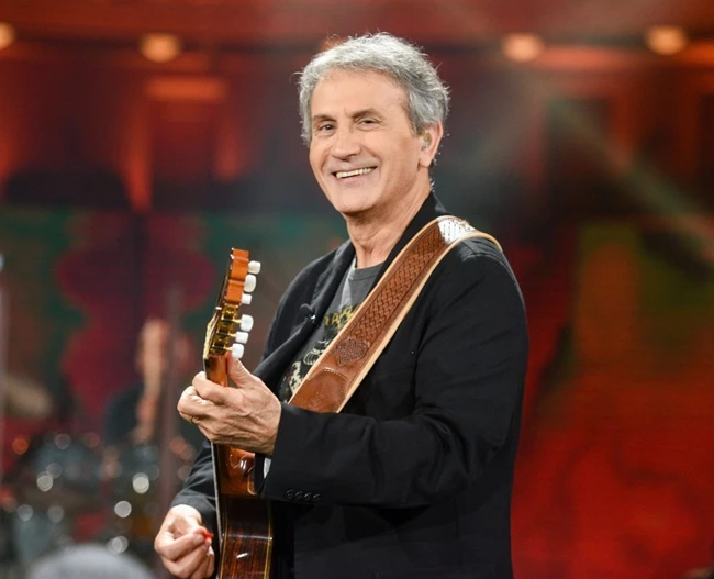 Γιώργος Νταλάρας