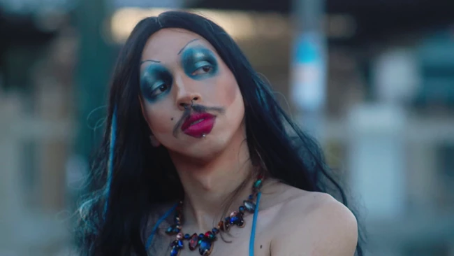 Avant Drag! Ντοκιμαντέρ του Φιλ Ιερόπουλου, Parakatyanova Gazing
