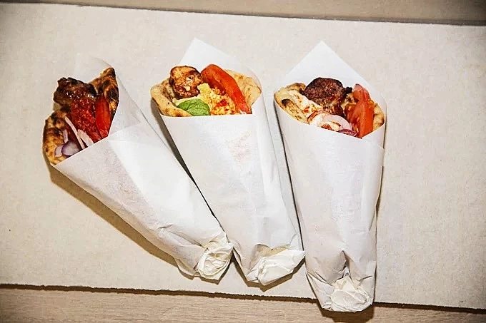 Το ολοκαίνουργιο αλλά ήδη κλασικό σουβλάκι του Πειραιά