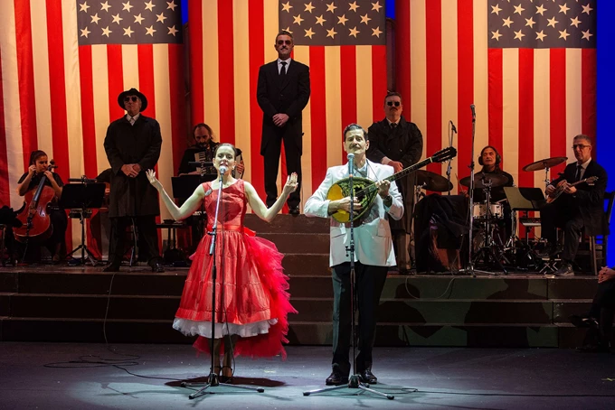 MANOLIS / καρδιά σε τέσσερις χορδές