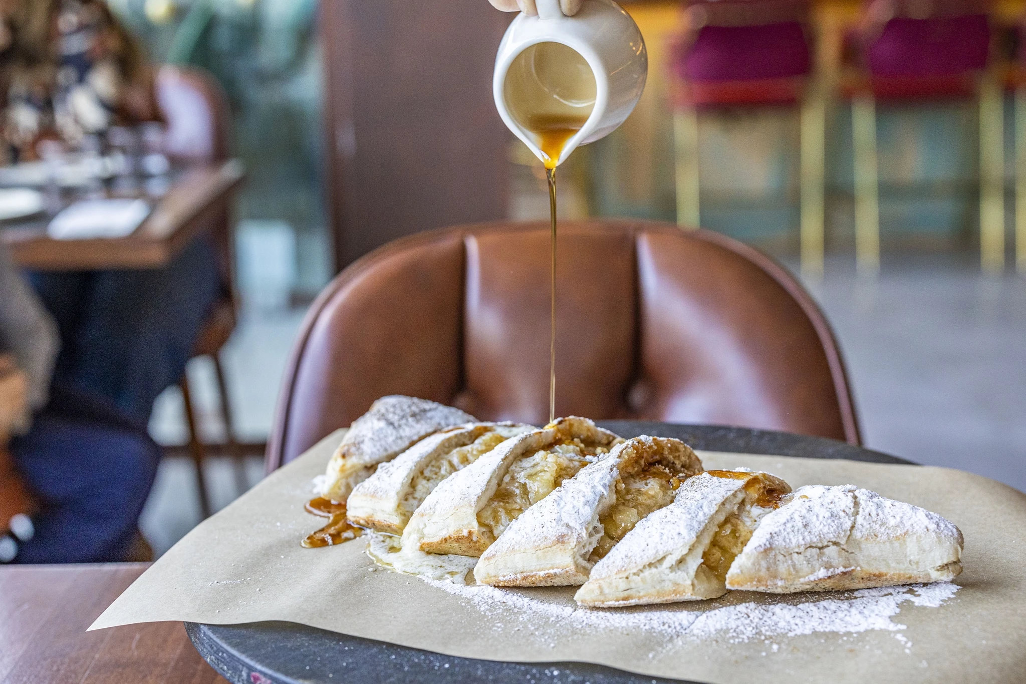 Αυτό το καλτσόνε είναι λόγος για να ανηφορίσεις ως τα Βριλήσσια