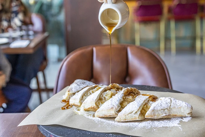 Το εστιατόριο Revellers’ Row Pizza στα Βριλήσσια