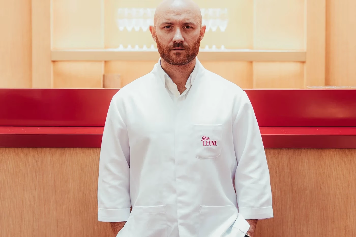 Τι ακριβώς κάνει το καλύτερο μπαρ του κόσμου μαζί με τη Louis Vuitton