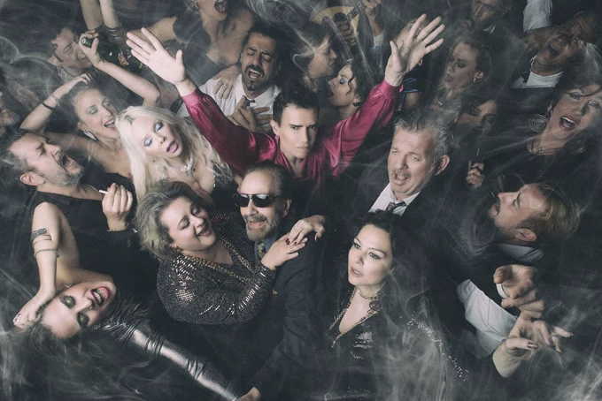 αυτή η νύχτα μένει