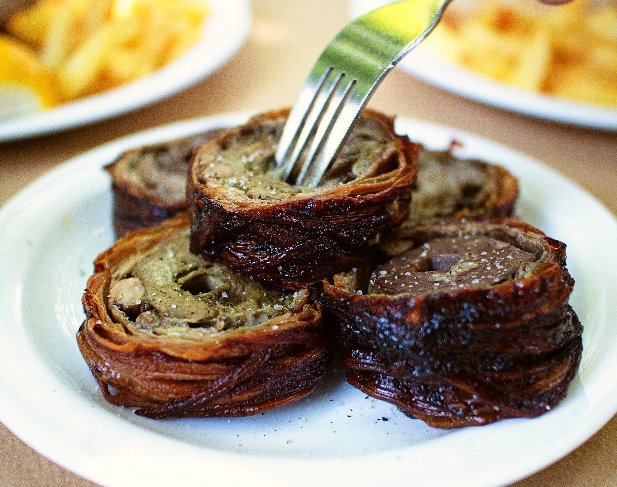 Στους πρόποδες της Πάρνηθας, θα δοκιμάσεις ρουστίκ και στιλάτη κουζίνα