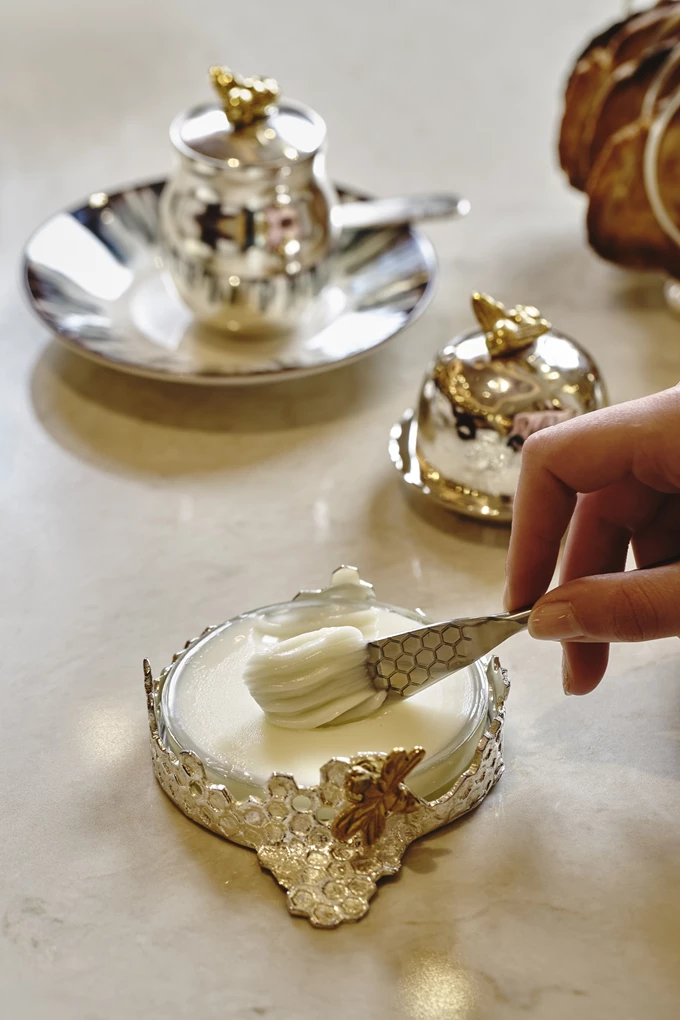 Το νέο μπαρ George, The Lobby Bar, στο ξενοδοχείο King George 12