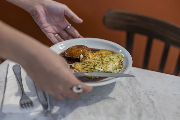 Το εστιατόριο - ελεβέ καφενείο Φλάρος στο Παγκράτι 3