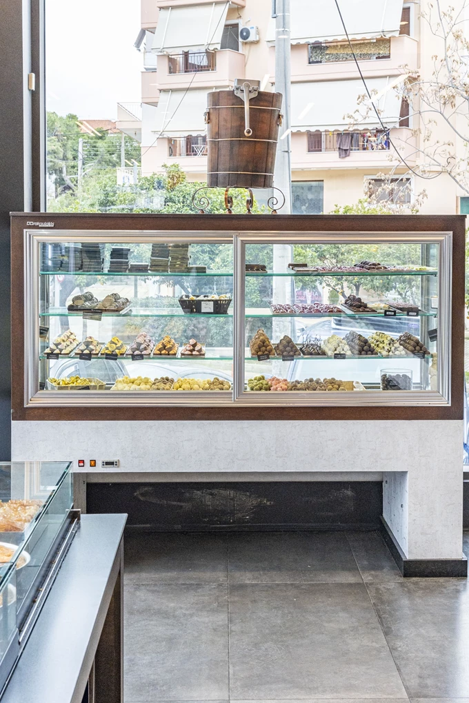 Το ζαχαροπλαστείο Τα Γιούλια στη Νέα Ιωνία 5