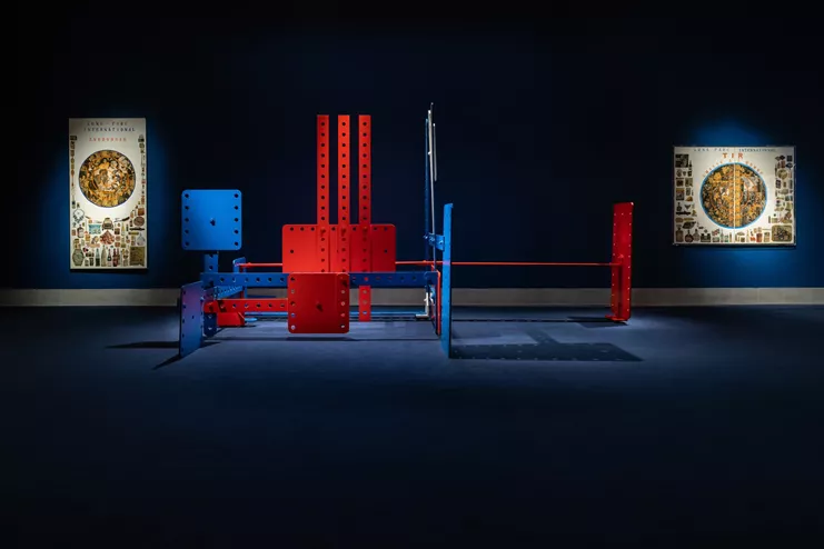 Άποψη εγκατάστασης έκθεσης: &quot;Η αναζήτηση της ευτυχίας για όσους περισσότερους γίνεται. Χρύσα Ρωμανού&quot;