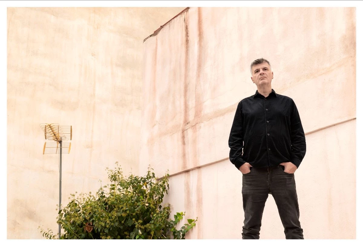 Ο Φοίβος Δεληβοριάς επιστρέφει στο Κύτταρο μαζί με την παρέα του