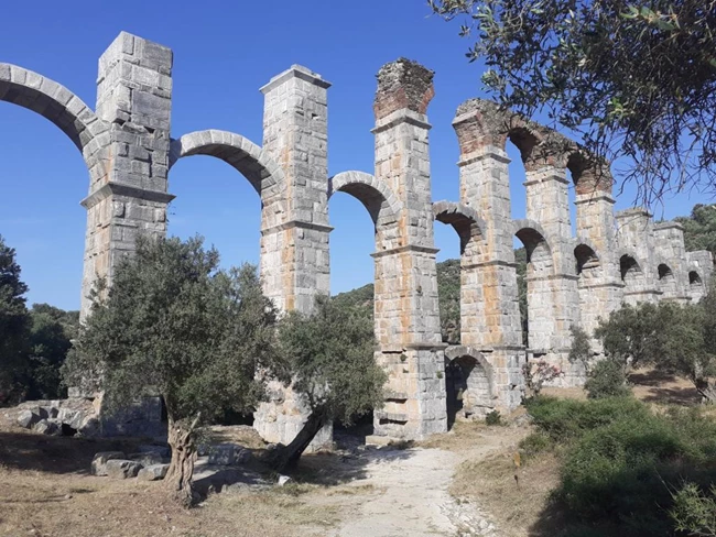 Υδραγωγείο Μόριας Μενδώνη