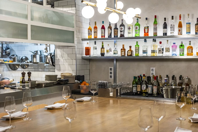 Η βερμουτερία - tapas bar Via Maris στου Ψυρρή 7