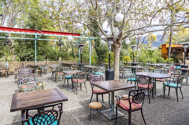 Άποψη του χώρου στο εστιατόριο-μπαρ Noah στο Πάρκο Ελευθερίας