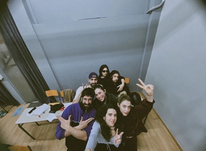 Off Off Athens 15 Σε περιμενουμε καιρό Φαλτσέτες