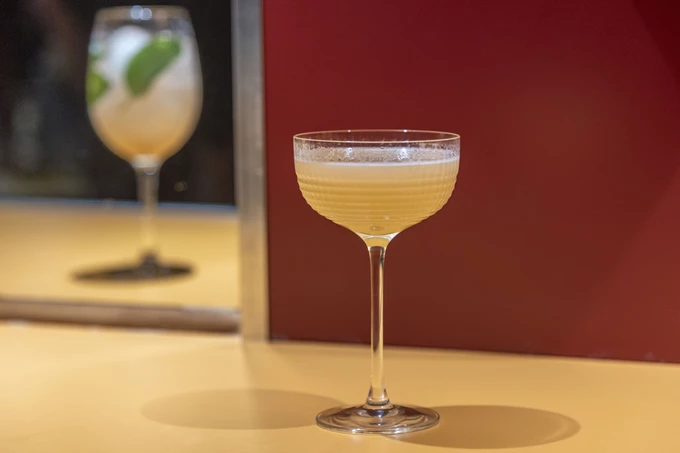 Bar 2046