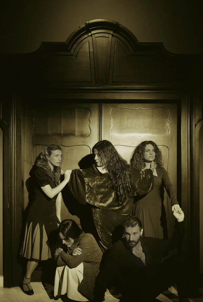 Φλαντρώ παράσταση