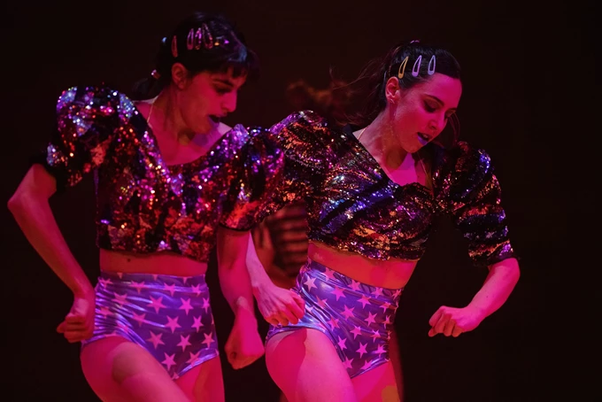 Superstar ομάδα χορού Griffón