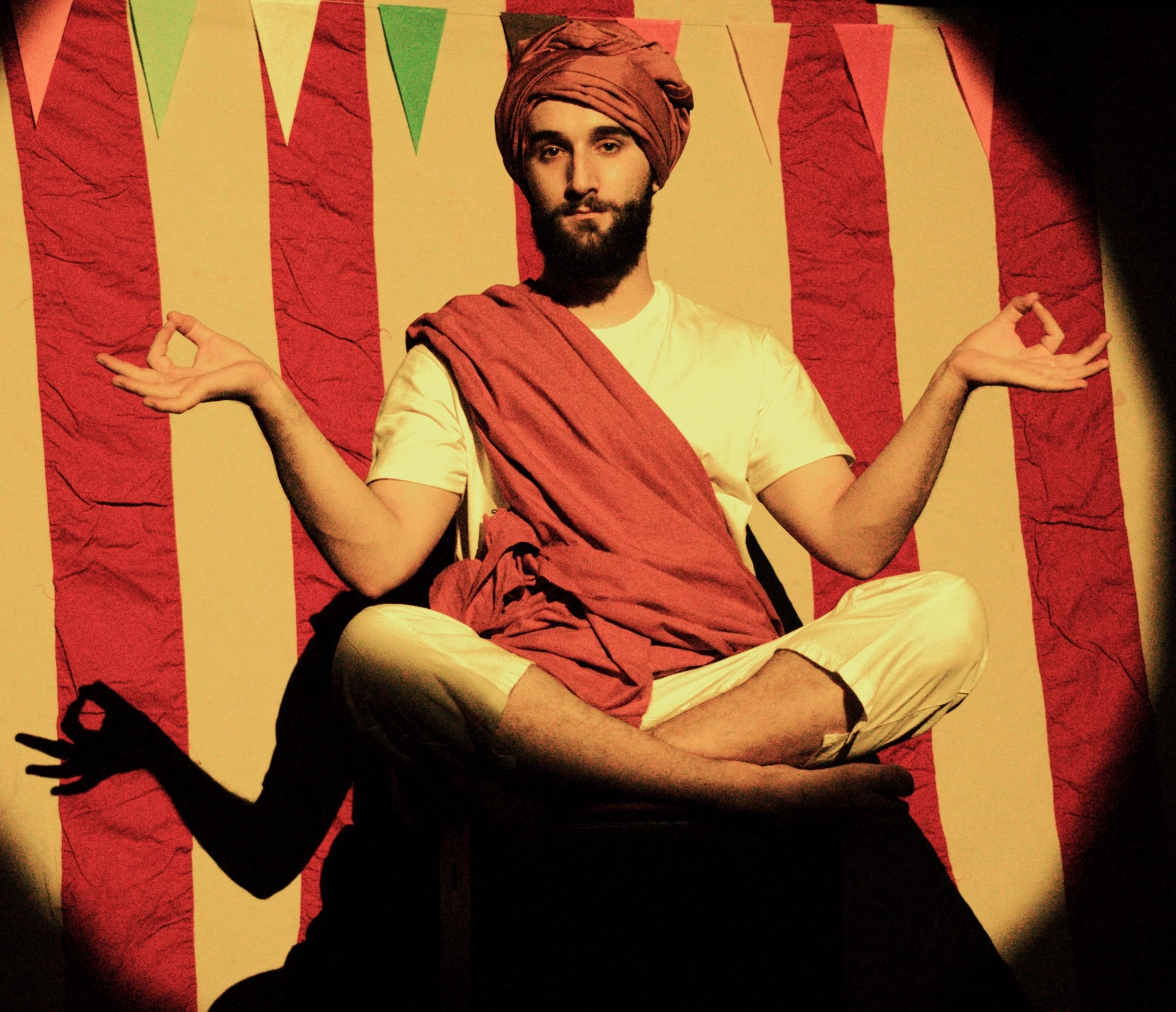 Ο τρομερός εχθρός και ο αλυσοδεμένος ελέφαντας