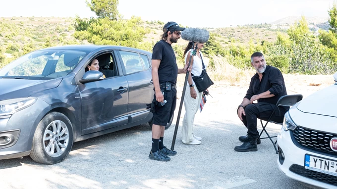δυο μαυρα πουκαμισα