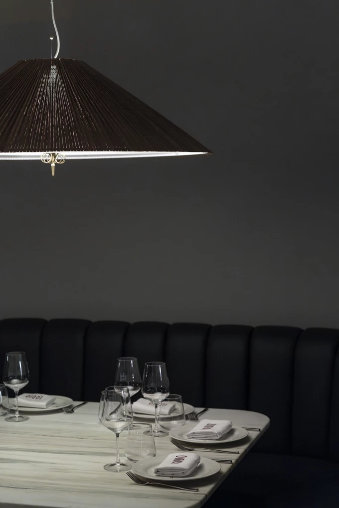 Φωτιστικό στο εστιατόριο Ιώδιο