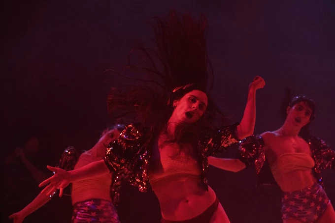 Superstar ομάδα χορού Griffón