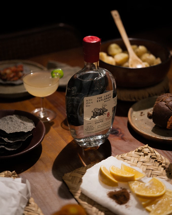 Lost in Festive Moments: Μοιραστείτε τη Μαγεία του The Lost Explorer Mezcal 2