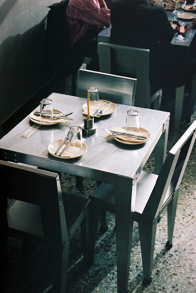 Το εστιατόριο Λινού Σουμπάσης και ΣΙΑ στου Ψυρρή 1