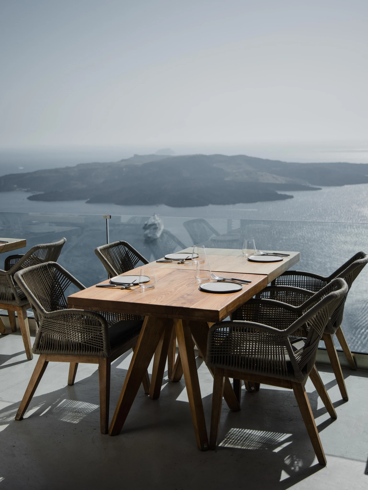 Μια γαστρονομική βραδιά, απευθείας από τη Σαντορίνη: Ένα από τα καλύτερα εστιατόρια του νησιού σερβίρει στη Γλυφάδα