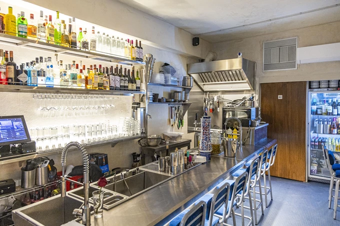 Το νέο μπαρ Una Mas στο Κολωνάκι 6