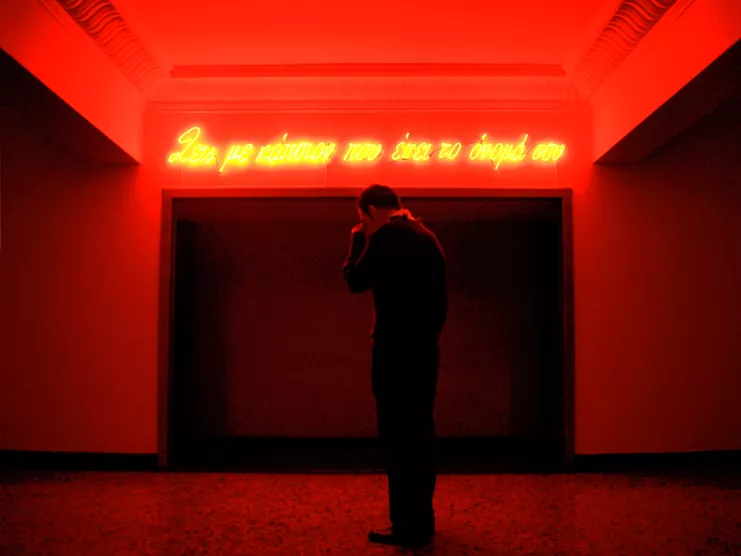 Deanna Maganias: Ζεις με κάποιον που έχει το ονόμά σου. 2008. Photograph of neon work designed for the National Theater (Rex), Athens. Courtesy the artist and Rebecca Camhi Gallery.