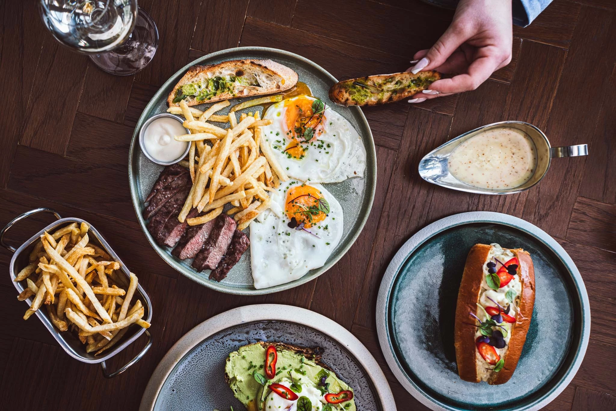 Moo Casa: Κυριακές με αστακό και μπριζόλα στο Νέο Ηράκλειο