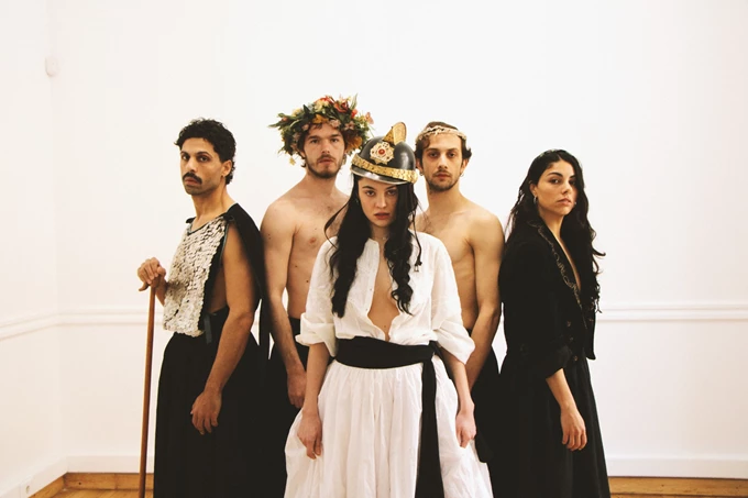 Ο μαγεμένος βοσκός, bijoux de kant