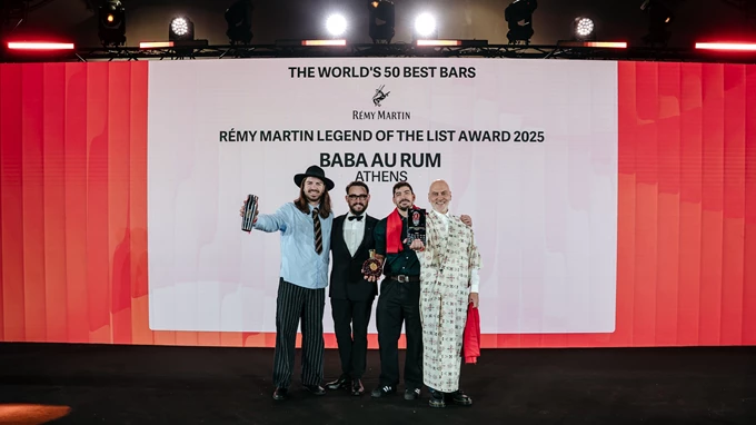 The World's 50 Best Bars 2025_Το Baba au Rum με το βραβείο του Legend of the List