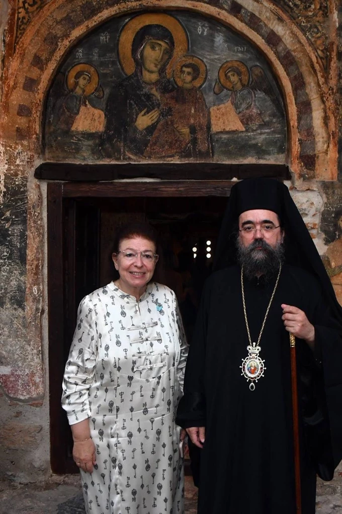 Η Λίνα Μενδώνη με τον Μητροπολίτη Καστορίας κ.κ. Καλλίνικο