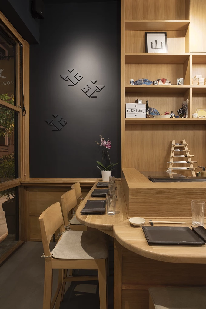 Το εστιατόριο Sushimou του Αντώνη Δρακουλαράκου στην οδό Σκούφου 1