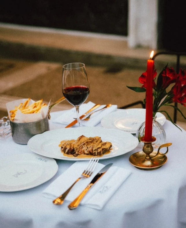 Το γαλλικό εστιατόριο Solene στη Δραγατσανίου 1