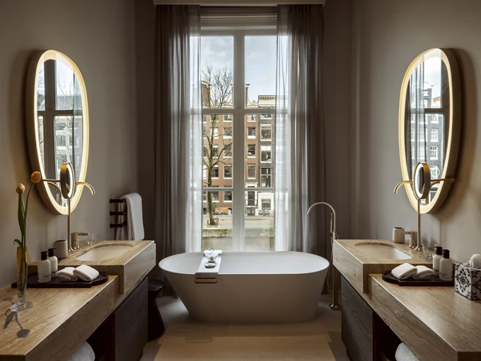 Το ξενοδοχείο Rosewood Amsterdam_CanalViewJuniorSuite_230