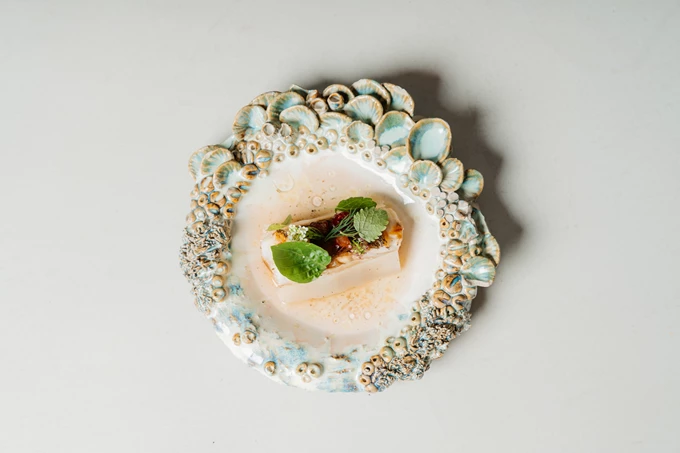 Nyn Esti: Η γαστρονομική εμπειρία στο ΕΜΣΤ επεκτείνεται με νέο μεσημεριανό μενού 4