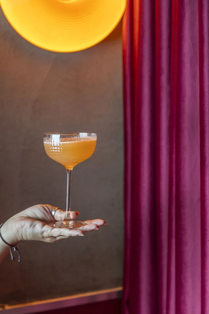 Bar 2046
