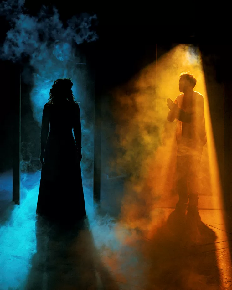 Ανάμεσα σε δυο κόσμους