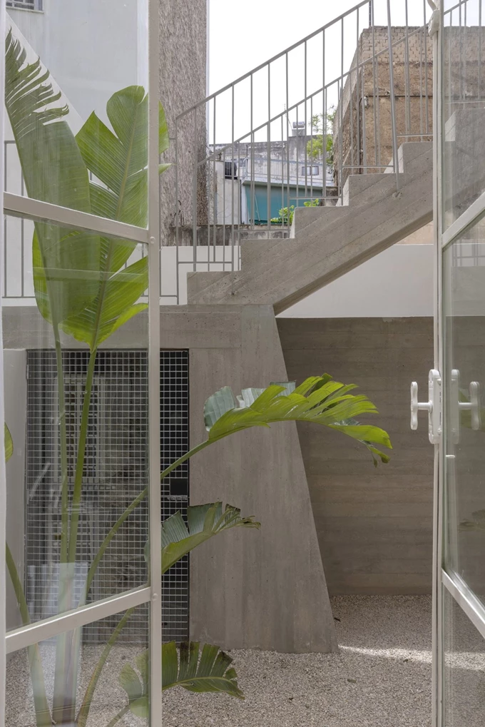 Theo Poulakos Studio: Two Homes Under One Roof 3