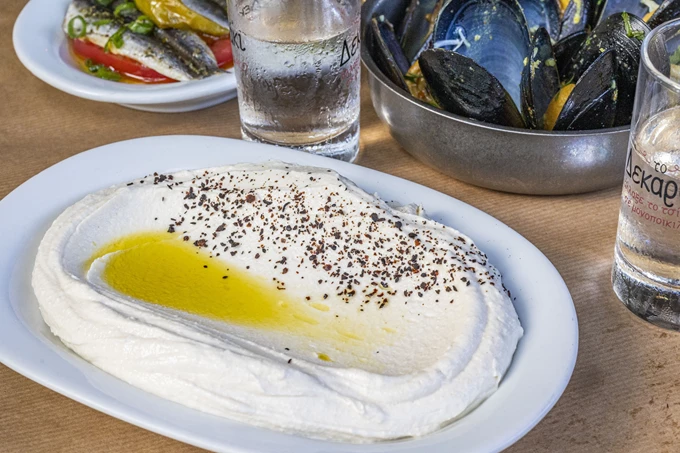 Το τσιπουράδικο Άνοιξη παρά τέταρτο στα βόρεια προάστια 8