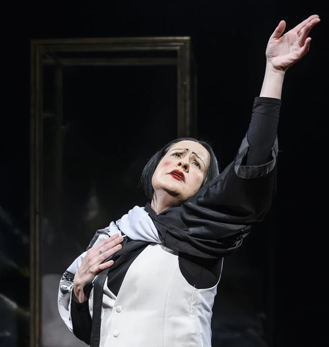 Τουραντό – Η γυναίκα που μισούσε τους άντρες