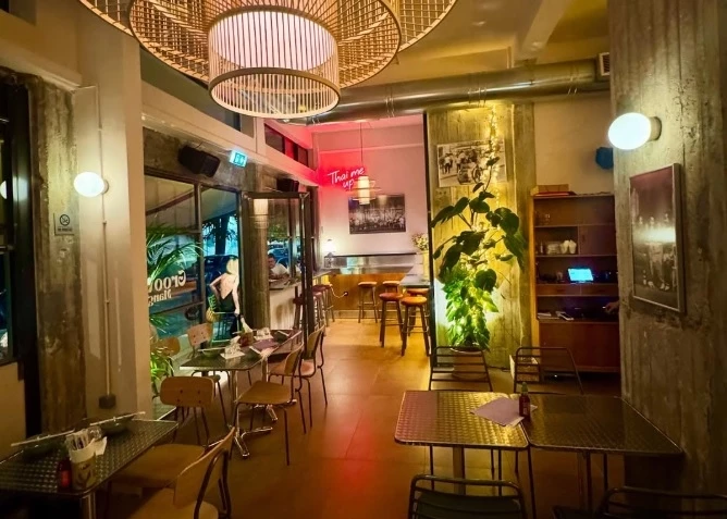 Το ταϊλανδέζικο μπαρ εστιατόριο Groovy Mango στο Νέο Κόσμο