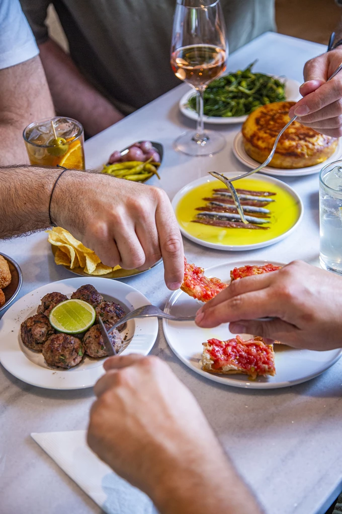 Το καφενείο ¡Topa! στην Κυψέλη 16