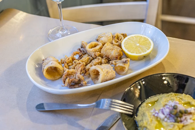 Το ουζερί Κώστας στον Κορυδαλλό 12